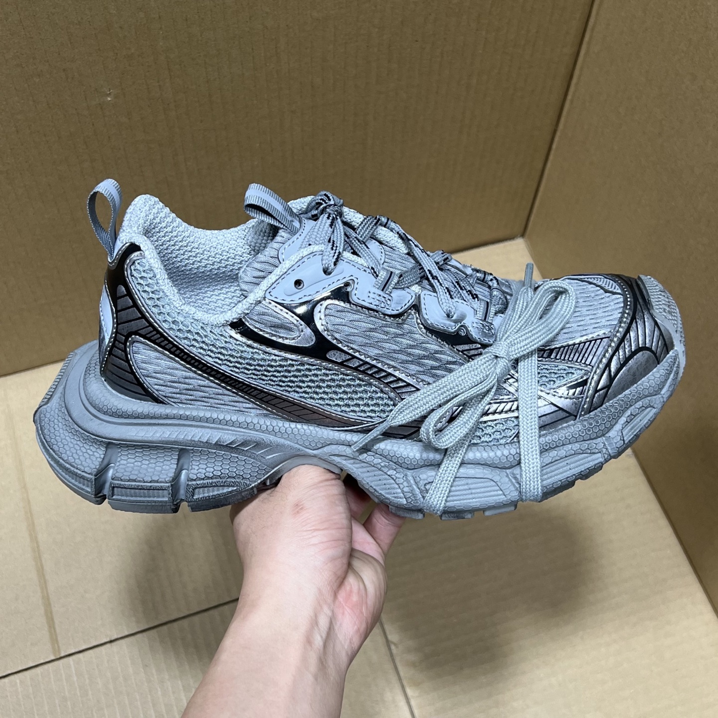 福利特价 
 Balenciaga 巴黎世家 3XL 颜色自取
货号：性价比
尺码：35 36 37 3