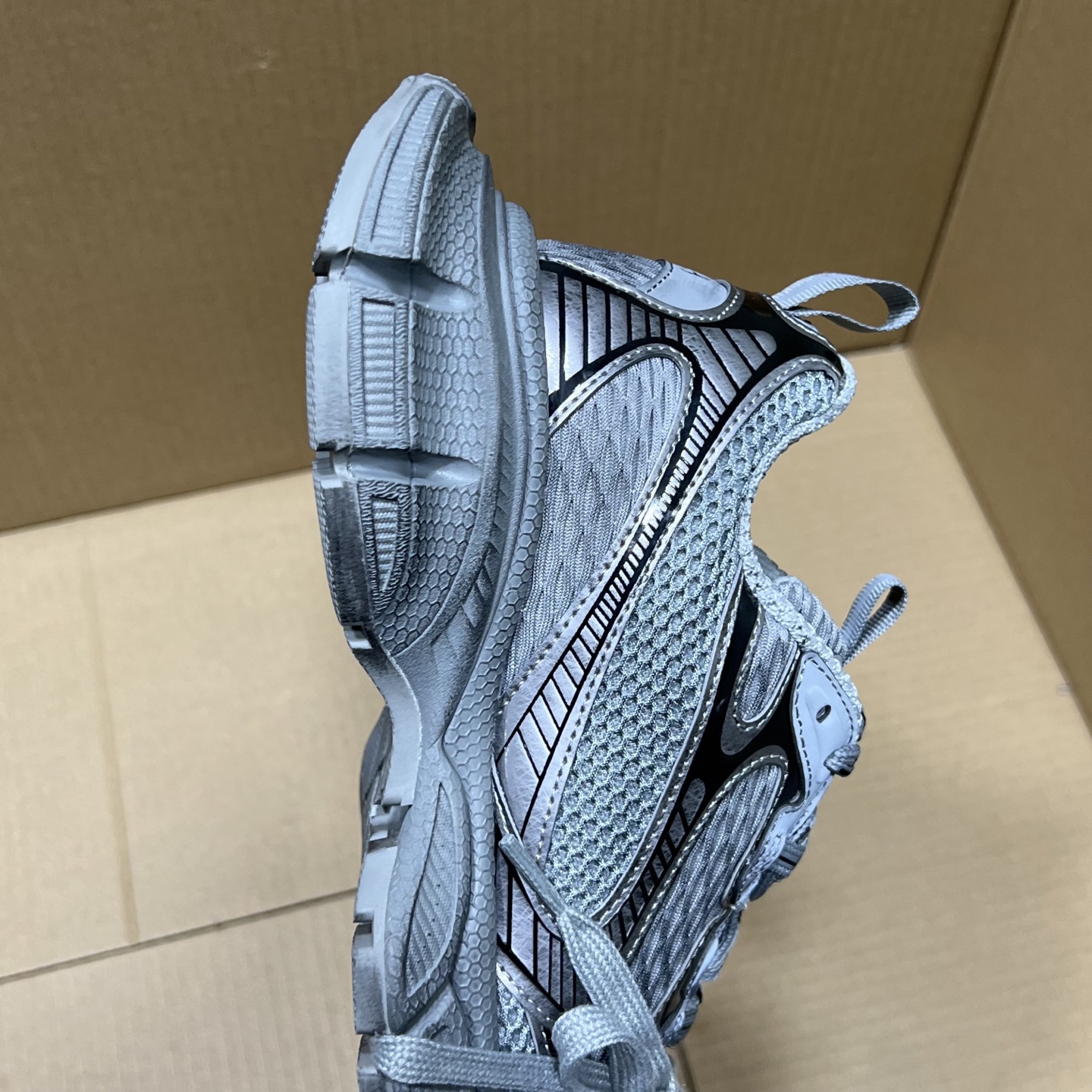 福利特价 
 Balenciaga 巴黎世家 3XL 颜色自取
货号：性价比
尺码：35 36 37 3