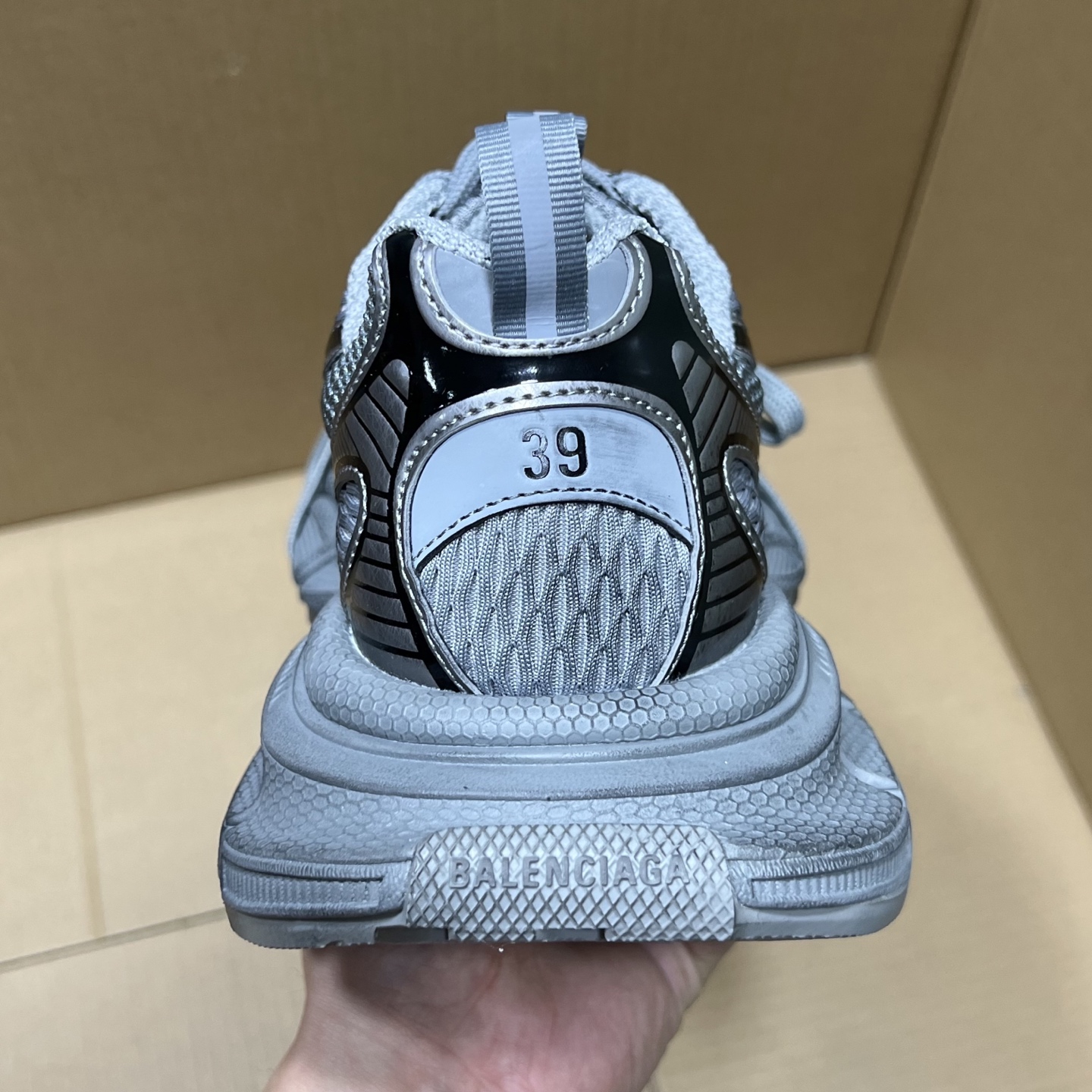 福利特价 
 Balenciaga 巴黎世家 3XL 颜色自取
货号：性价比
尺码：35 36 37 3