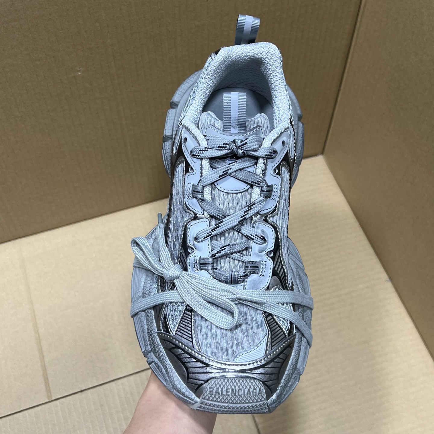 福利特价 
 Balenciaga 巴黎世家 3XL 颜色自取
货号：性价比
尺码：35 36 37 3