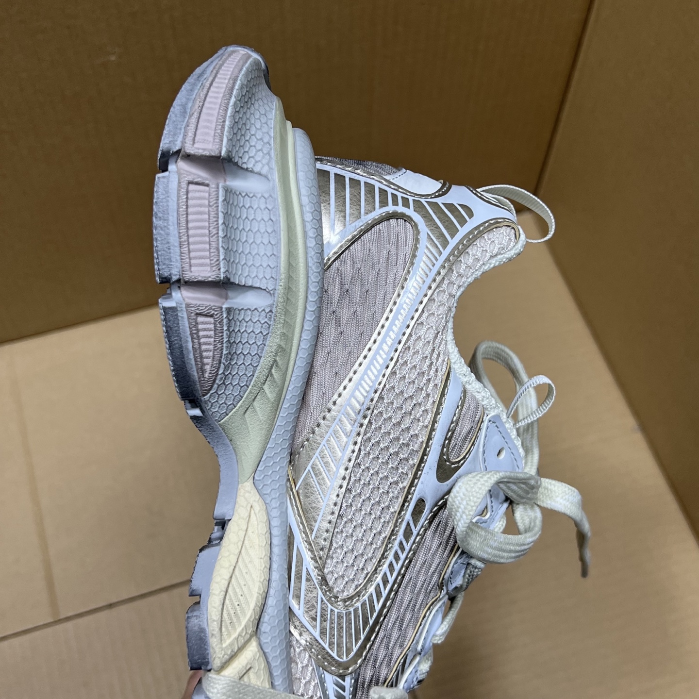 福利特价 
 Balenciaga 巴黎世家 3XL 颜色自取
货号：性价比
尺码：35 36 37 3