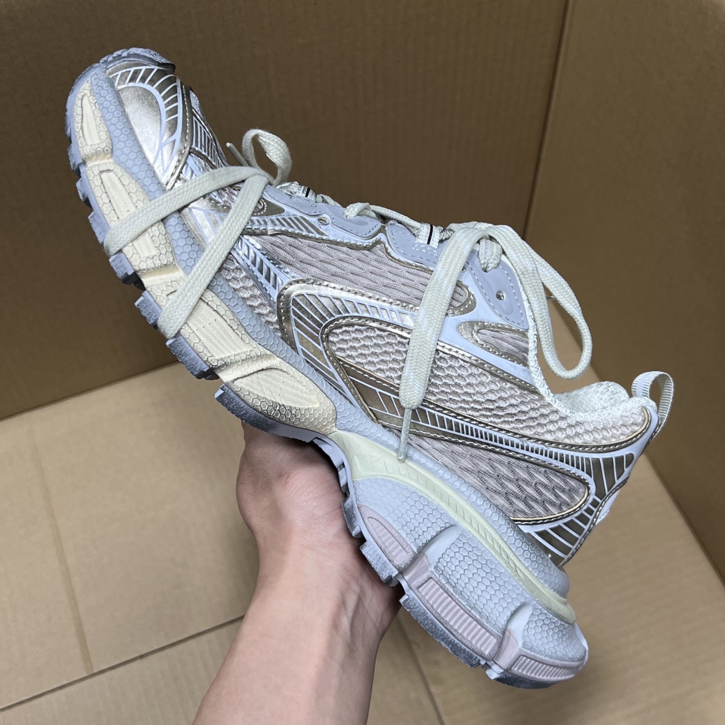福利特价 
 Balenciaga 巴黎世家 3XL 颜色自取
货号：性价比
尺码：35 36 37 3