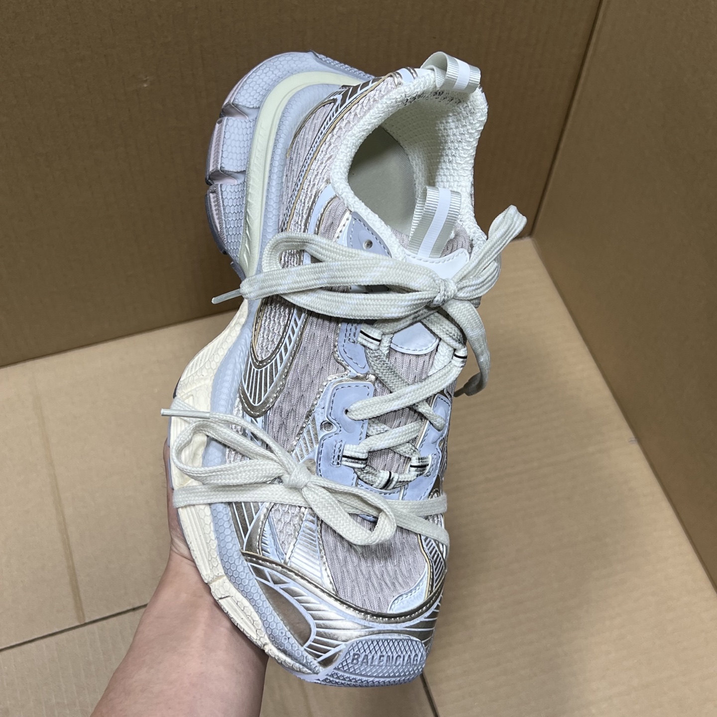 福利特价 
 Balenciaga 巴黎世家 3XL 颜色自取
货号：性价比
尺码：35 36 37 3