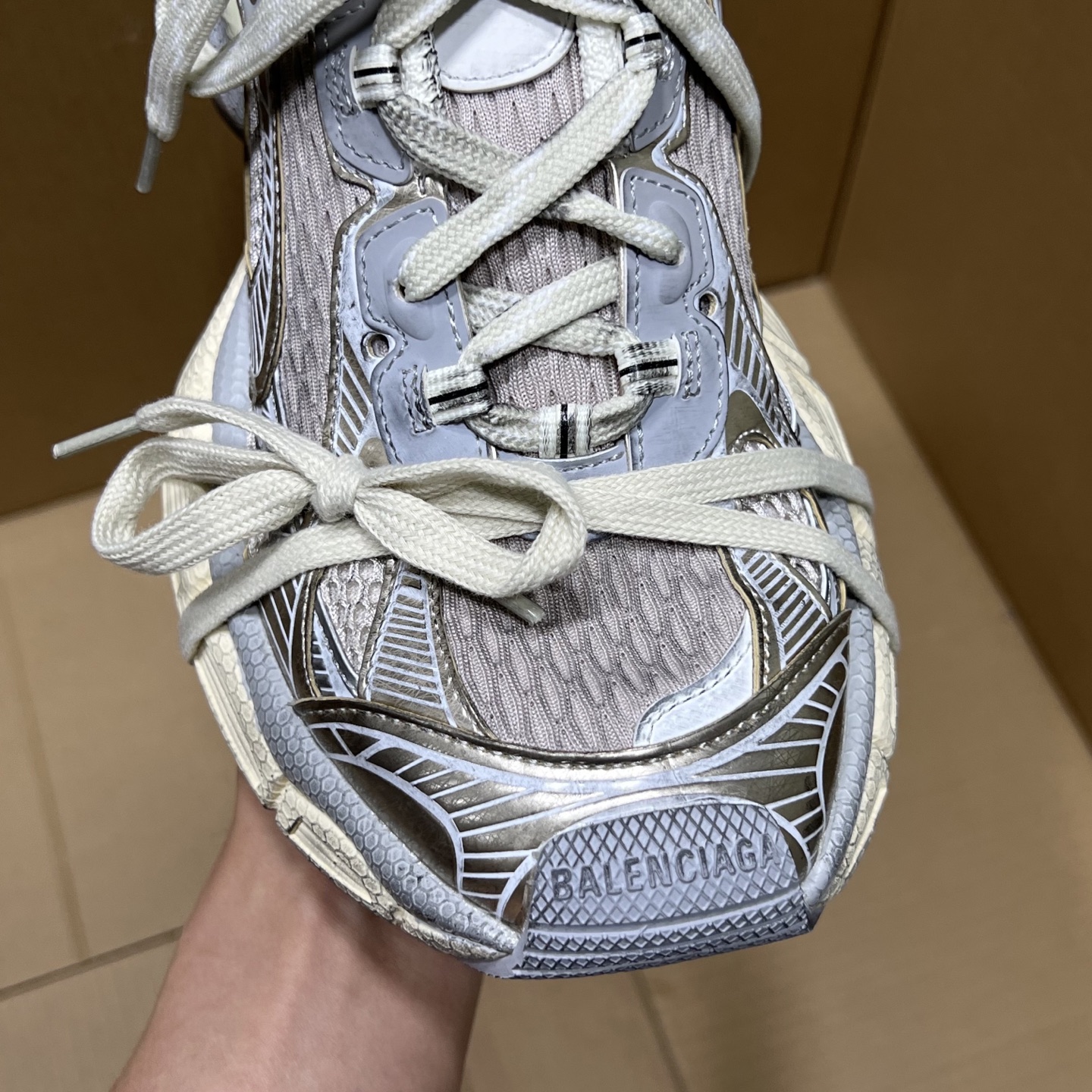 福利特价 
 Balenciaga 巴黎世家 3XL 颜色自取
货号：性价比
尺码：35 36 37 3