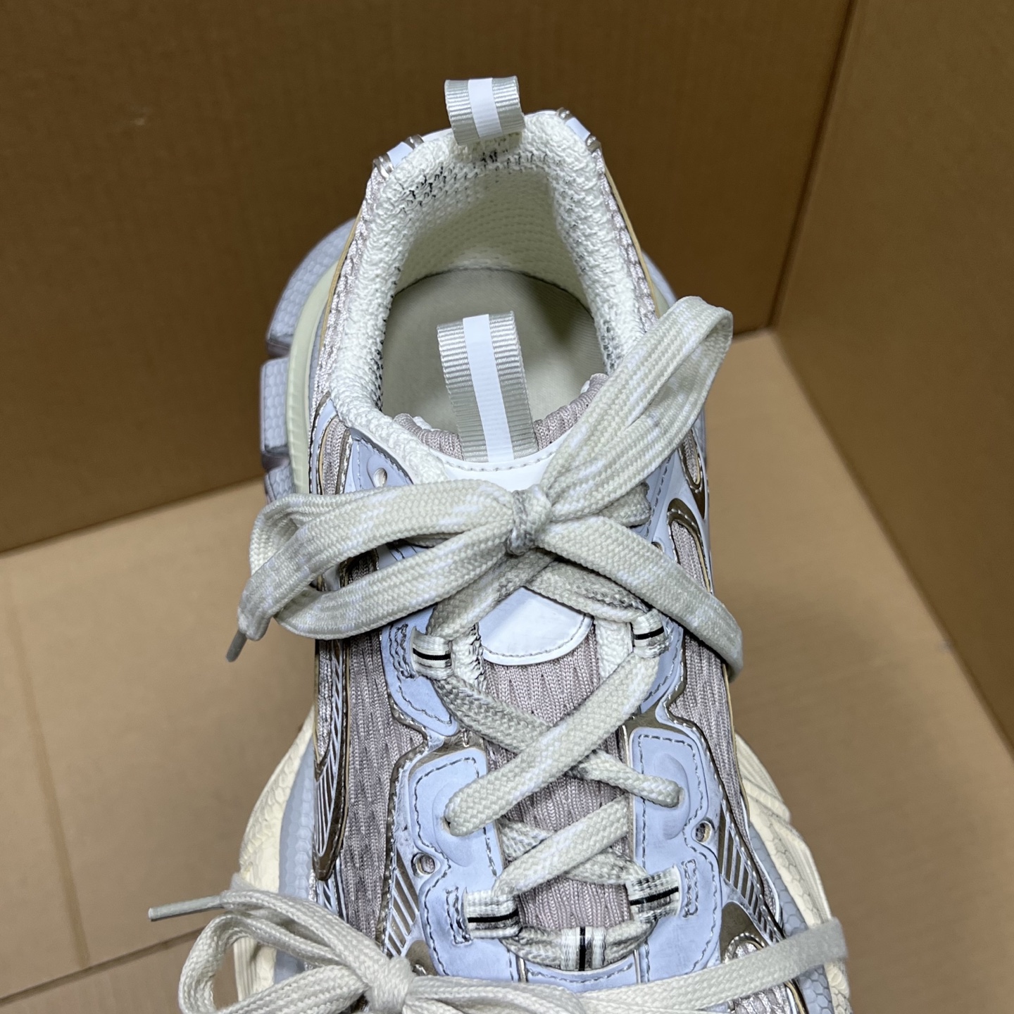 福利特价 
 Balenciaga 巴黎世家 3XL 颜色自取
货号：性价比
尺码：35 36 37 3