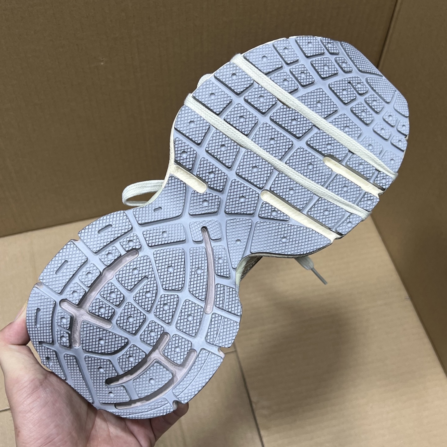 福利特价 
 Balenciaga 巴黎世家 3XL 颜色自取
货号：性价比
尺码：35 36 37 3