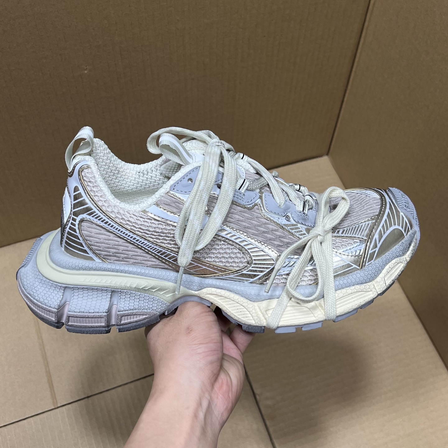 福利特价 
 Balenciaga 巴黎世家 3XL 颜色自取
货号：性价比
尺码：35 36 37 3