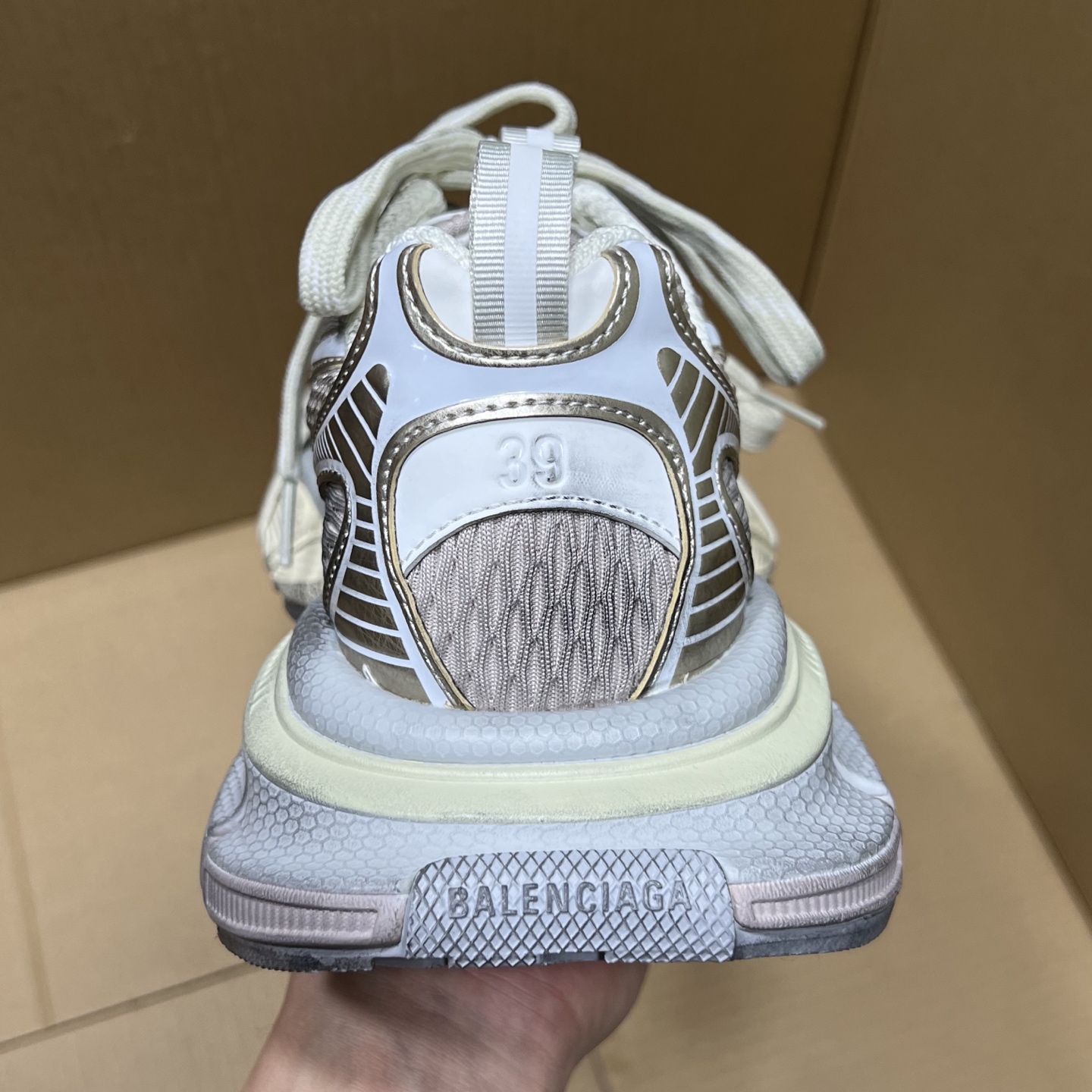 福利特价 
 Balenciaga 巴黎世家 3XL 颜色自取
货号：性价比
尺码：35 36 37 3