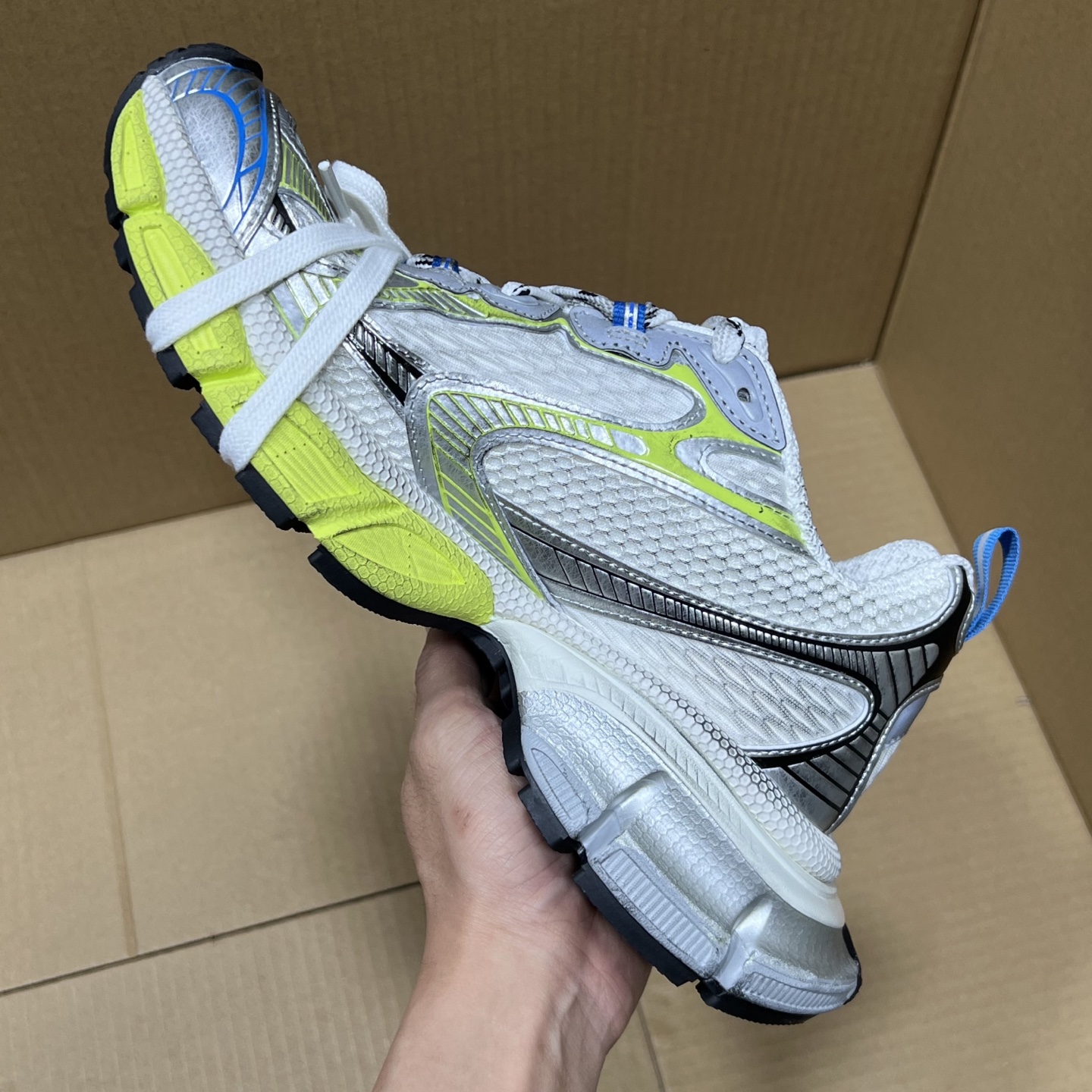 福利特价 
 Balenciaga 巴黎世家 3XL 颜色自取
货号：性价比
尺码：35 36 37 3