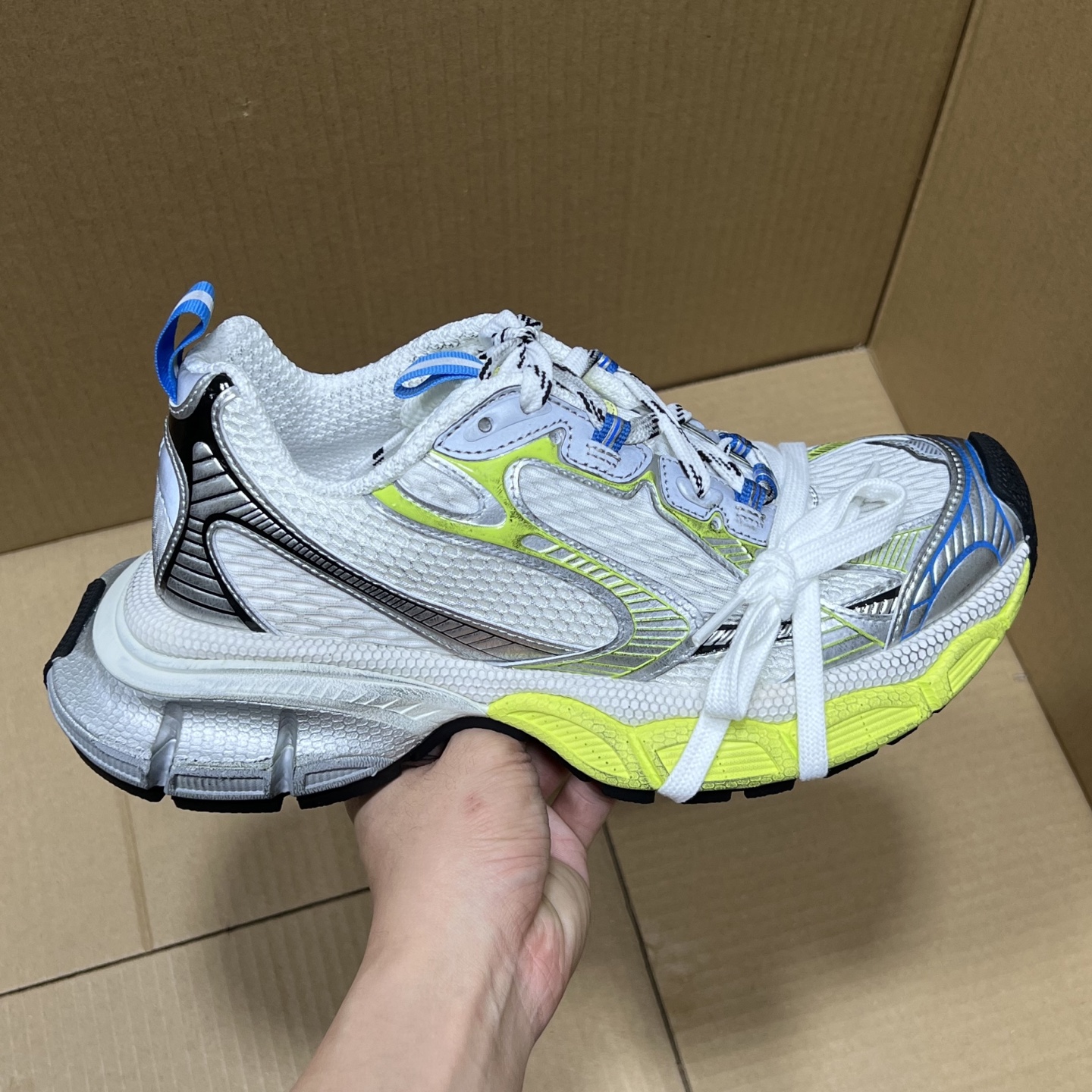 福利特价 
 Balenciaga 巴黎世家 3XL 颜色自取
货号：性价比
尺码：35 36 37 3