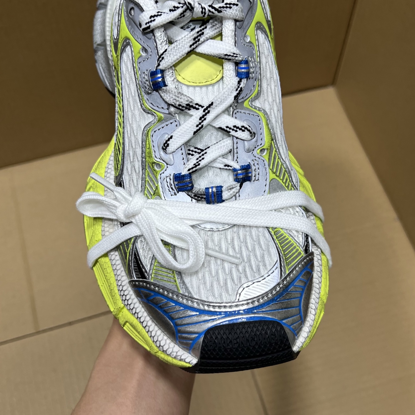 福利特价 
 Balenciaga 巴黎世家 3XL 颜色自取
货号：性价比
尺码：35 36 37 3