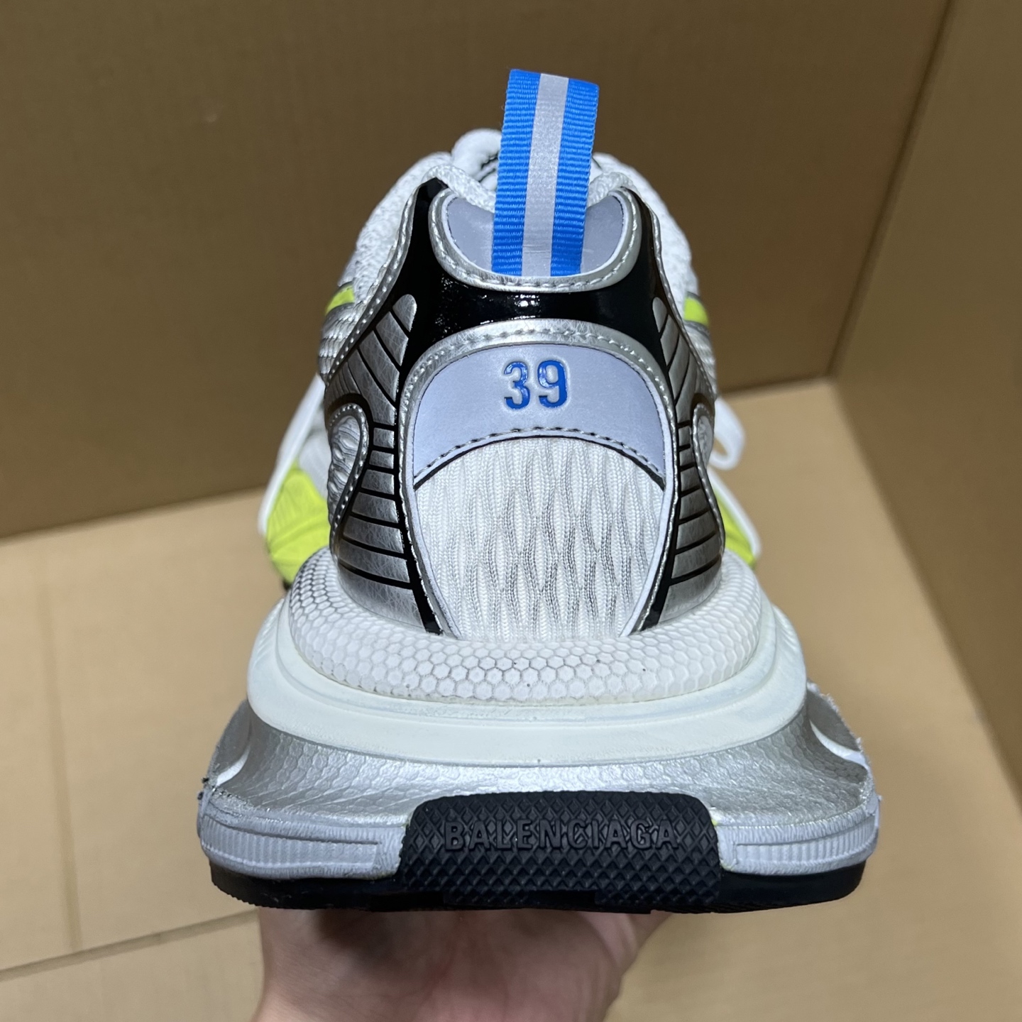 福利特价 
 Balenciaga 巴黎世家 3XL 颜色自取
货号：性价比
尺码：35 36 37 3