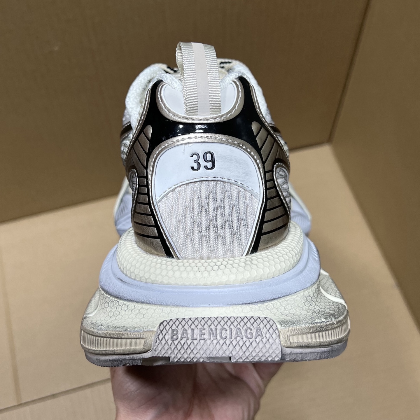 福利特价 
 Balenciaga 巴黎世家 3XL 颜色自取
货号：性价比
尺码：35 36 37 3