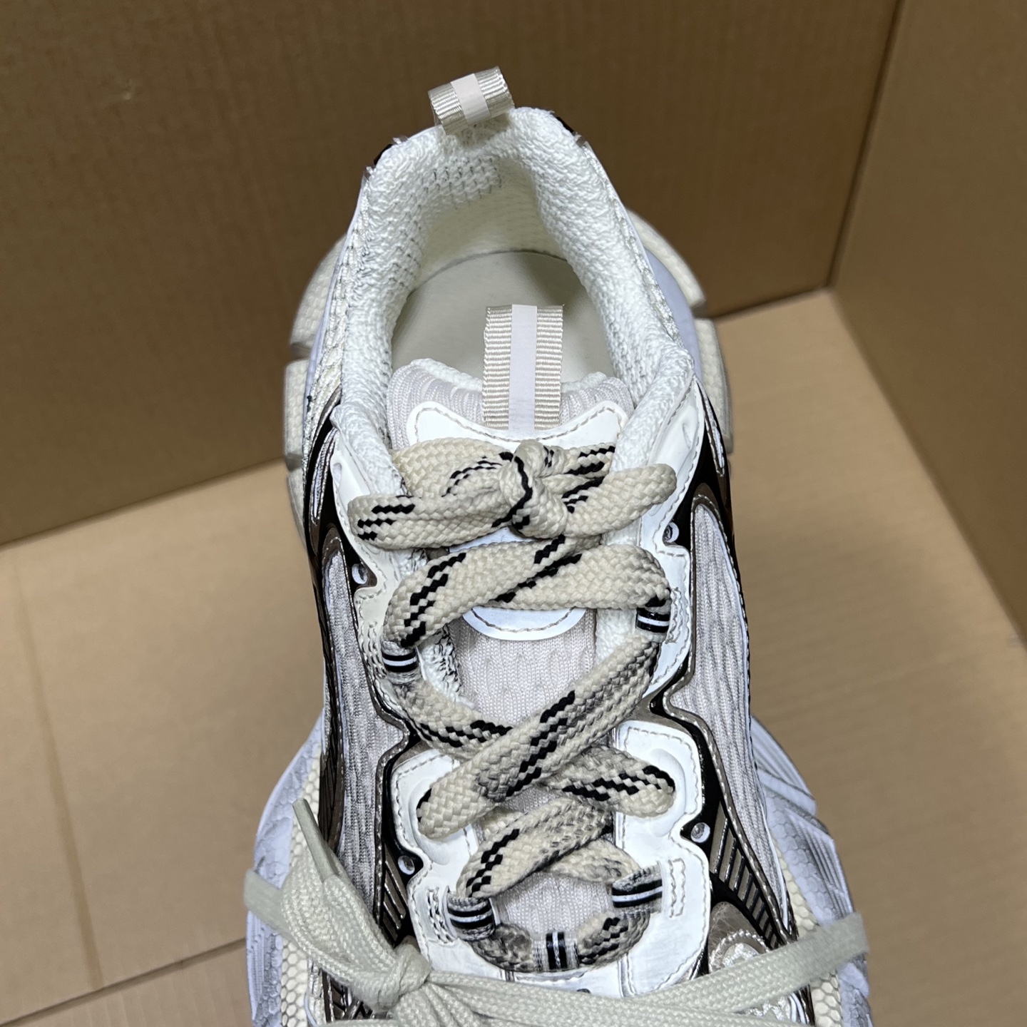 福利特价 
 Balenciaga 巴黎世家 3XL 颜色自取
货号：性价比
尺码：35 36 37 3
