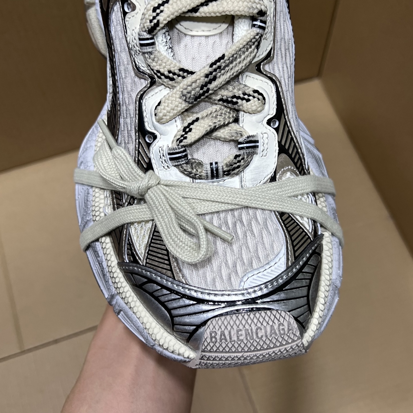 福利特价 
 Balenciaga 巴黎世家 3XL 颜色自取
货号：性价比
尺码：35 36 37 3