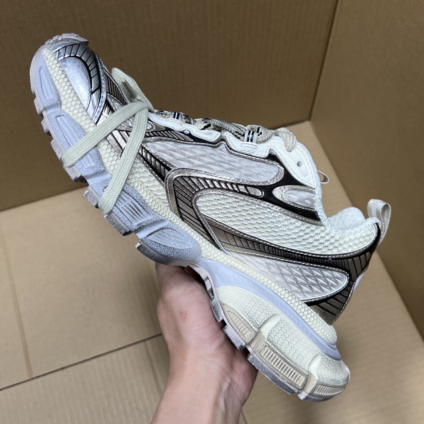 福利特价 
 Balenciaga 巴黎世家 3XL 颜色自取
货号：性价比
尺码：35 36 37 3