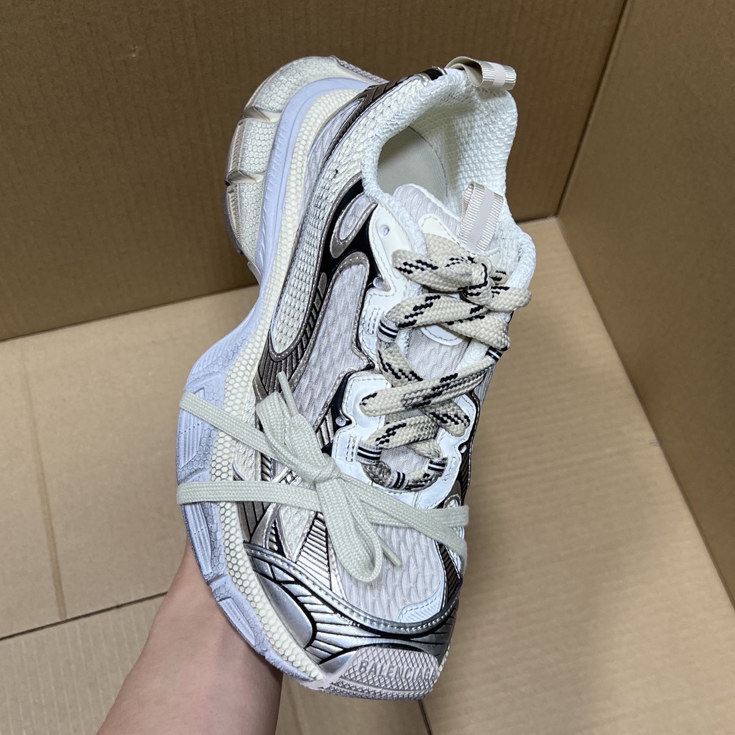 福利特价 
 Balenciaga 巴黎世家 3XL 颜色自取
货号：性价比
尺码：35 36 37 3