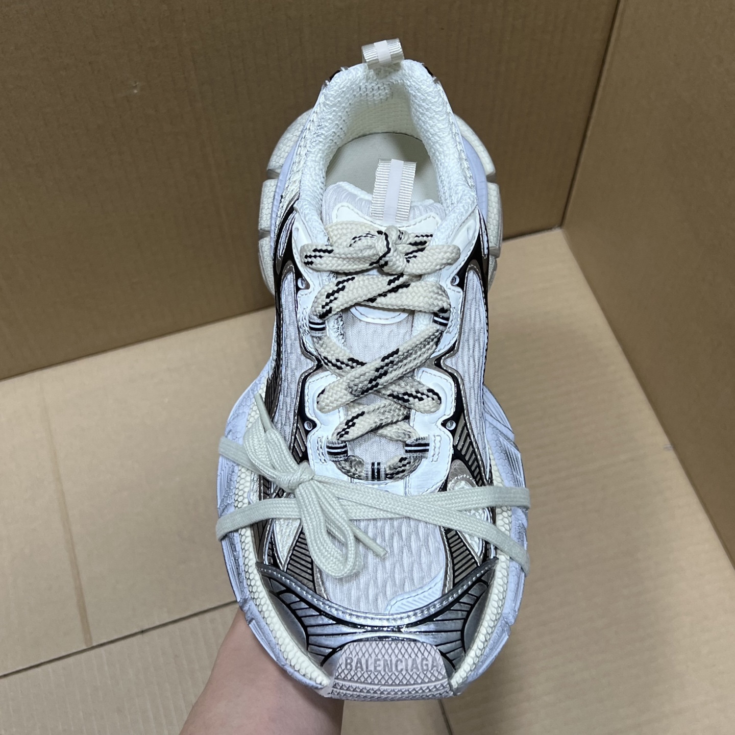 福利特价 
 Balenciaga 巴黎世家 3XL 颜色自取
货号：性价比
尺码：35 36 37 3