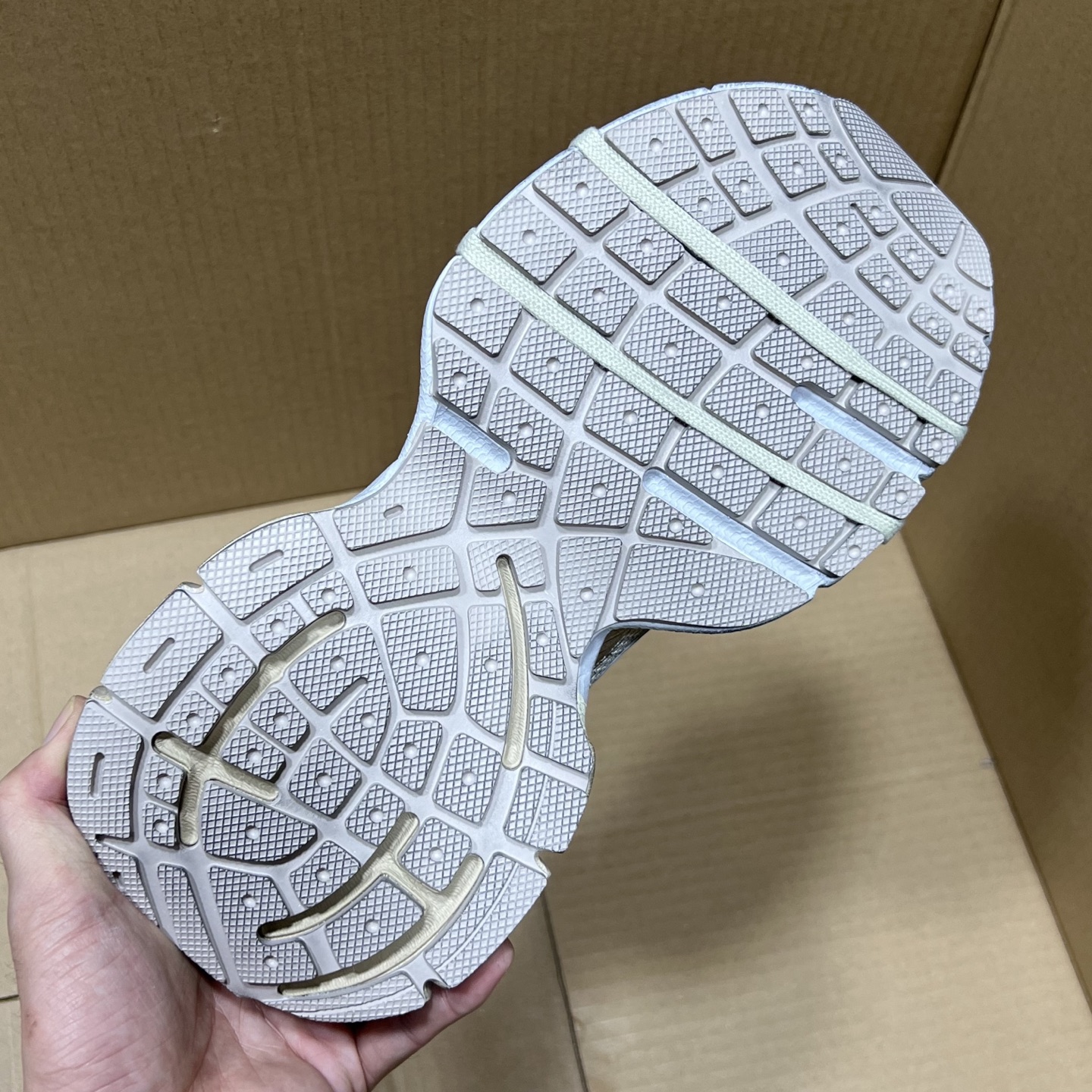 福利特价 
 Balenciaga 巴黎世家 3XL 颜色自取
货号：性价比
尺码：35 36 37 3