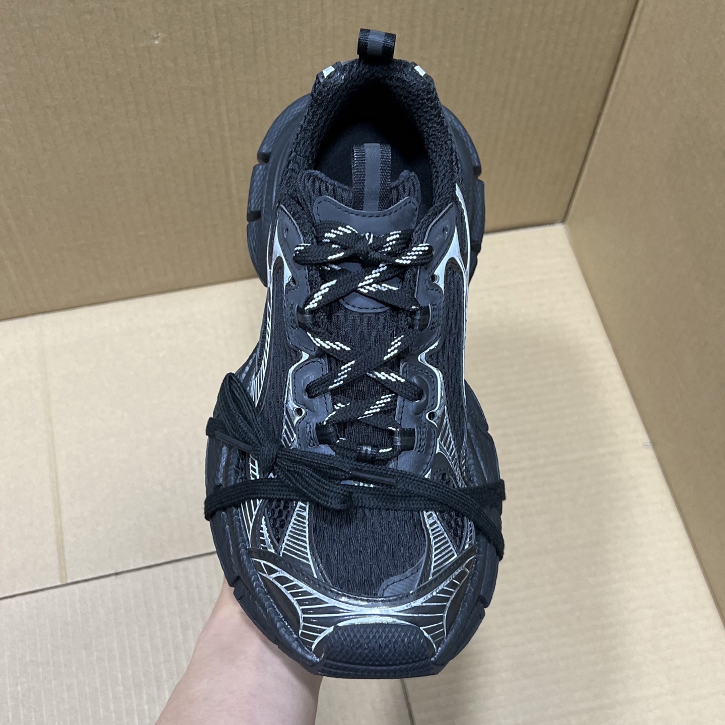 福利特价 
 Balenciaga 巴黎世家 3XL 颜色自取
货号：性价比
尺码：35 36 37 3