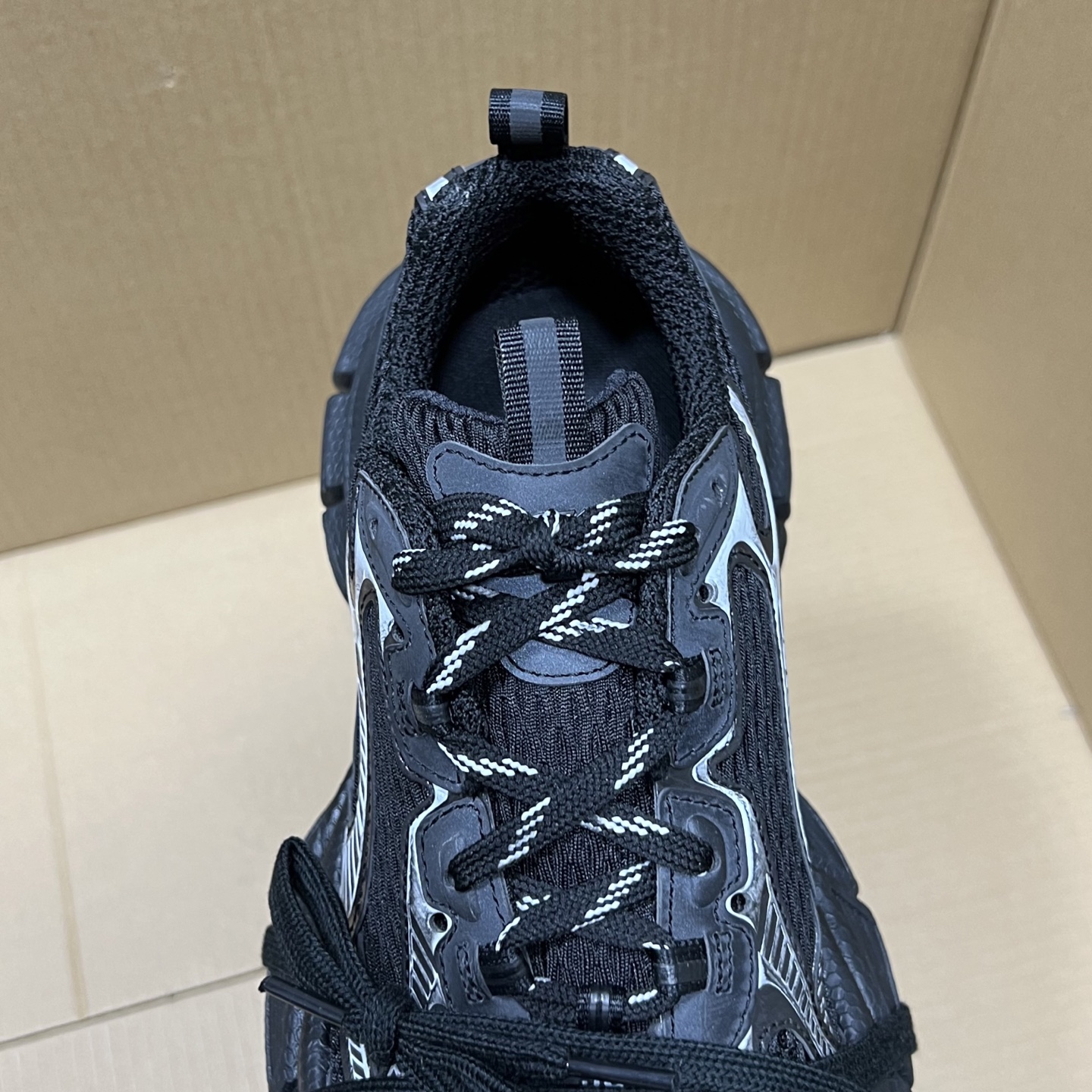 福利特价 
 Balenciaga 巴黎世家 3XL 颜色自取
货号：性价比
尺码：35 36 37 3