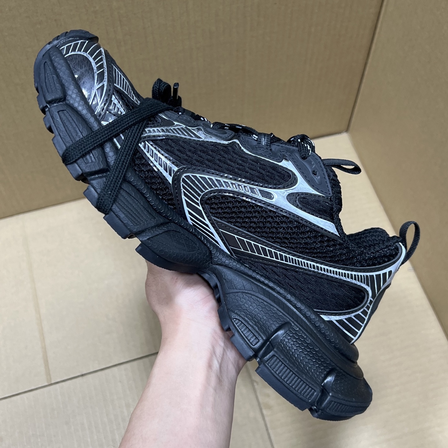 福利特价 
 Balenciaga 巴黎世家 3XL 颜色自取
货号：性价比
尺码：35 36 37 3