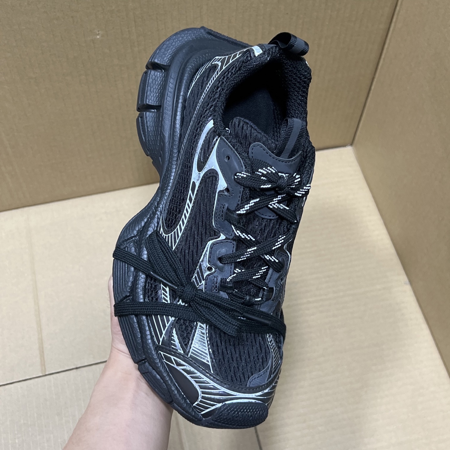 福利特价 
 Balenciaga 巴黎世家 3XL 颜色自取
货号：性价比
尺码：35 36 37 3