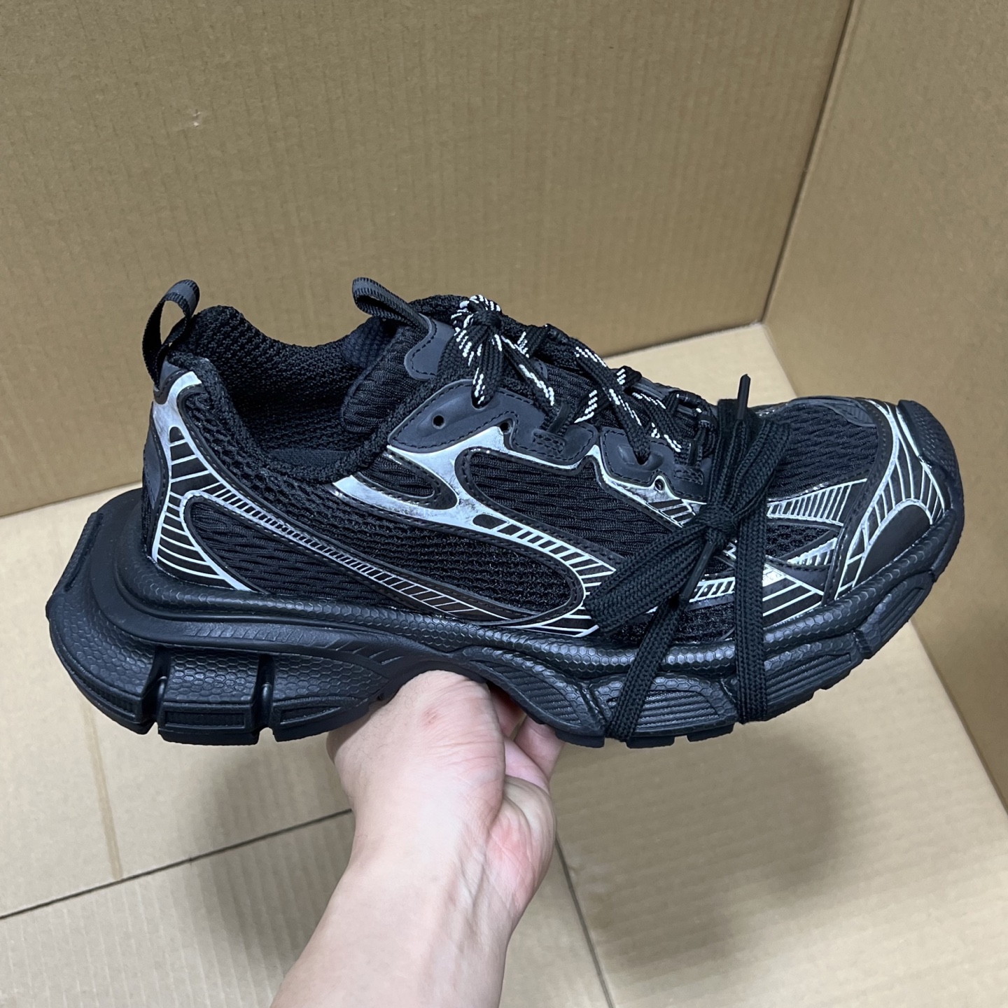 福利特价 
 Balenciaga 巴黎世家 3XL 颜色自取
货号：性价比
尺码：35 36 37 3