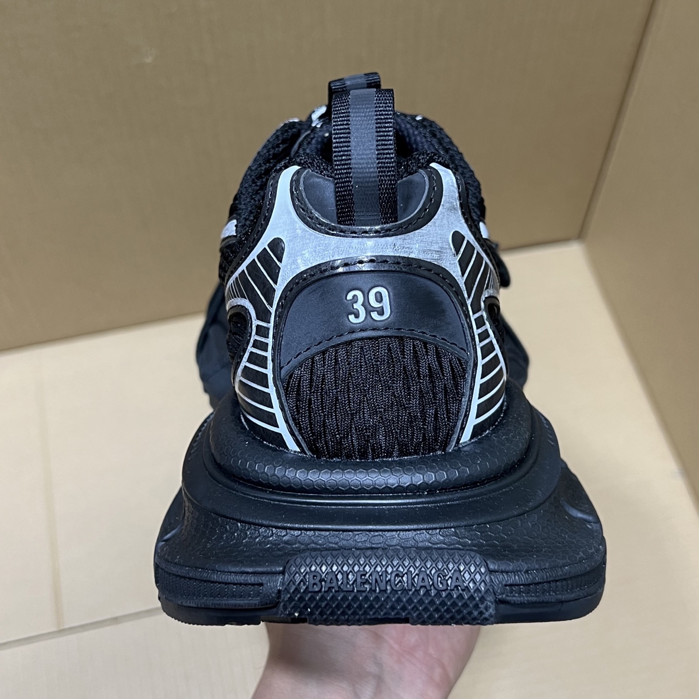 福利特价 
 Balenciaga 巴黎世家 3XL 颜色自取
货号：性价比
尺码：35 36 37 3