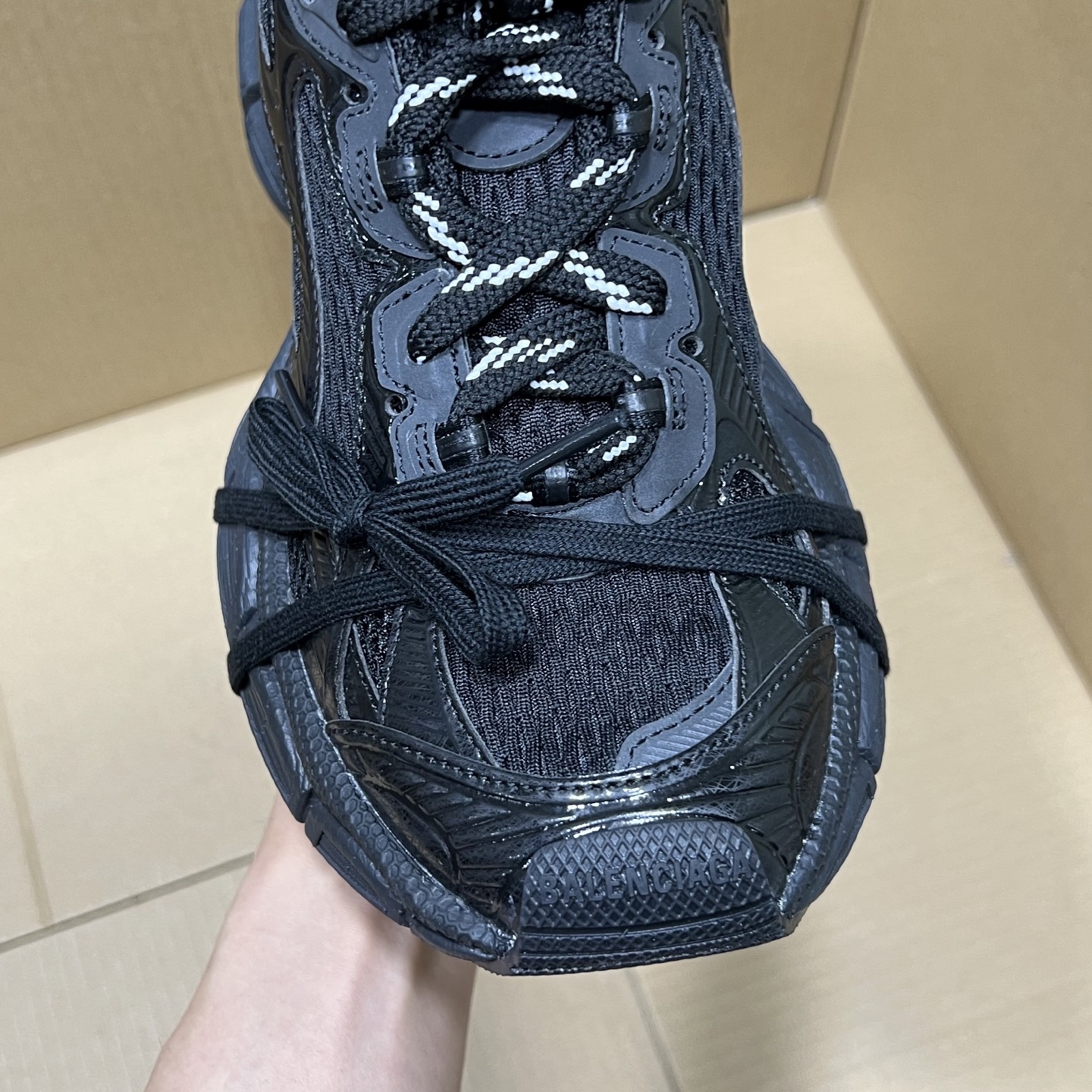 福利特价 
 Balenciaga 巴黎世家 3XL 颜色自取
货号：性价比
尺码：35 36 37 3