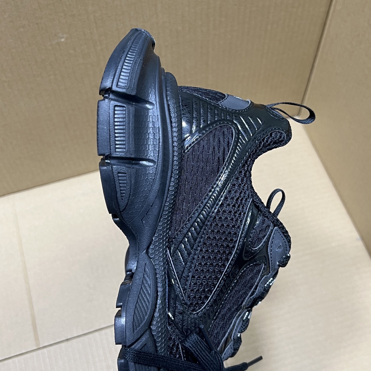 福利特价 
 Balenciaga 巴黎世家 3XL 颜色自取
货号：性价比
尺码：35 36 37 3