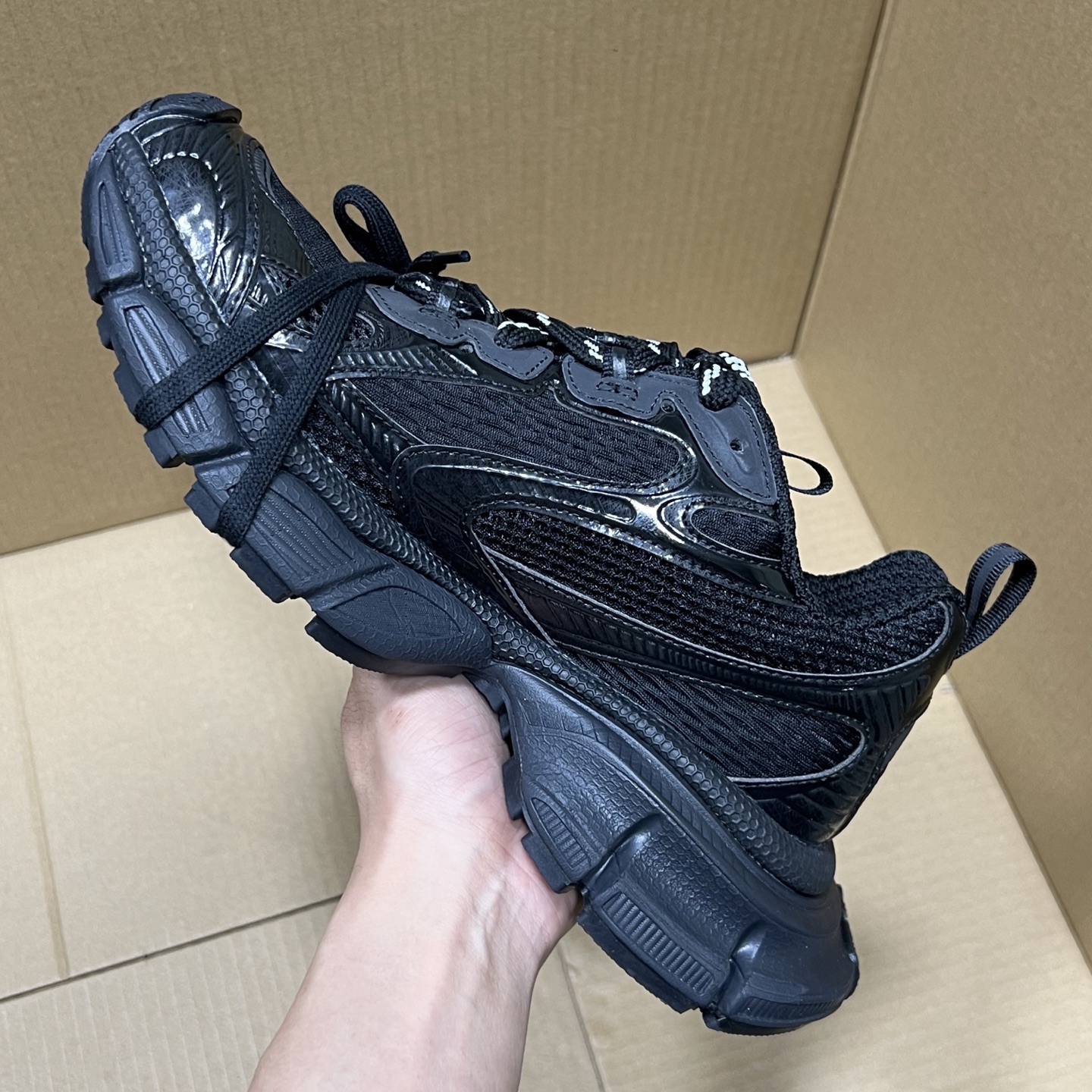 福利特价 
 Balenciaga 巴黎世家 3XL 颜色自取
货号：性价比
尺码：35 36 37 3