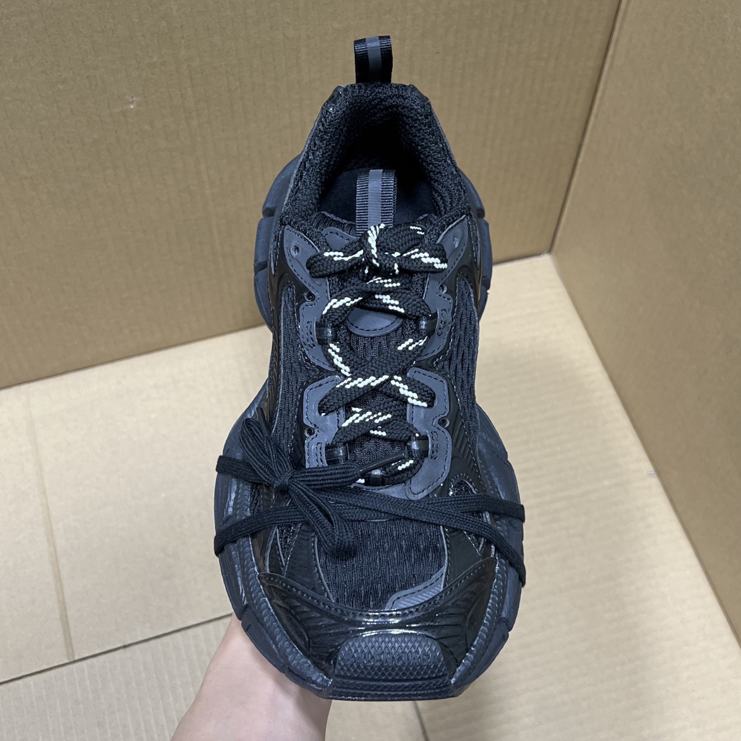 福利特价 
 Balenciaga 巴黎世家 3XL 颜色自取
货号：性价比
尺码：35 36 37 3