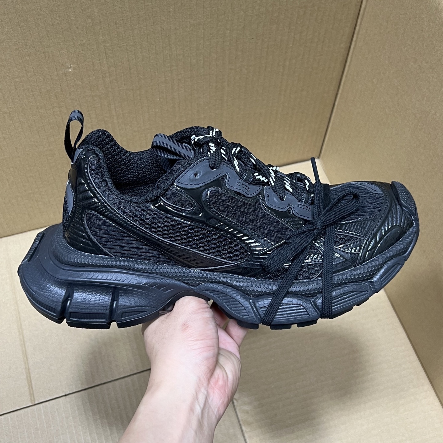 福利特价 
 Balenciaga 巴黎世家 3XL 颜色自取
货号：性价比
尺码：35 36 37 3