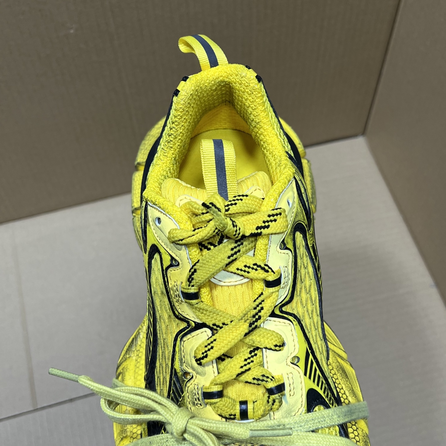福利特价 
 Balenciaga 巴黎世家 3XL 颜色自取
货号：性价比
尺码：35 36 37 3