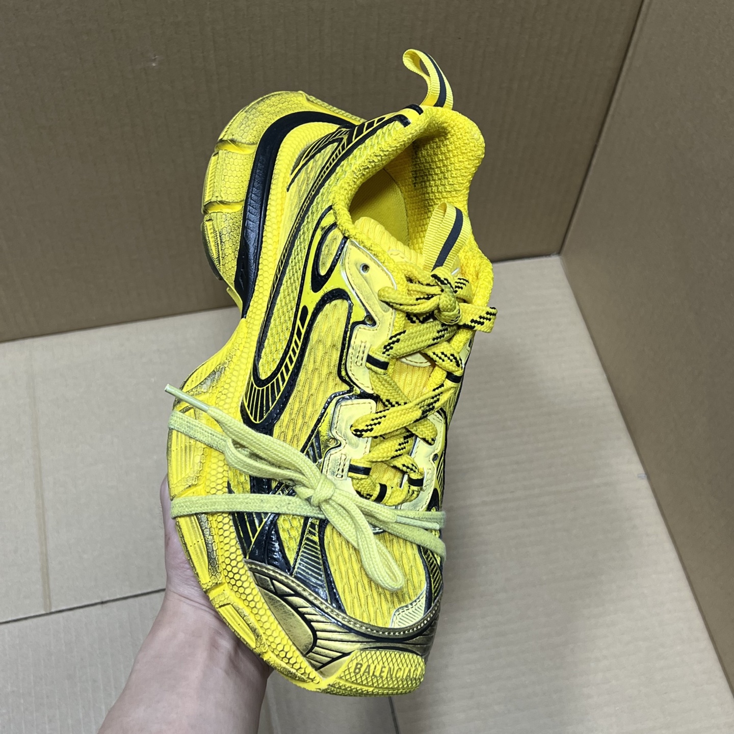 福利特价 
 Balenciaga 巴黎世家 3XL 颜色自取
货号：性价比
尺码：35 36 37 3