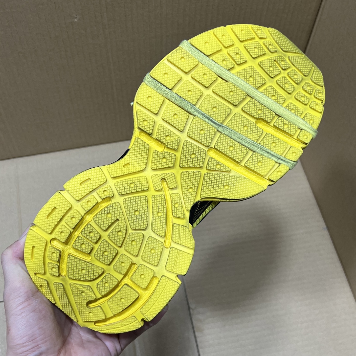 福利特价 
 Balenciaga 巴黎世家 3XL 颜色自取
货号：性价比
尺码：35 36 37 3