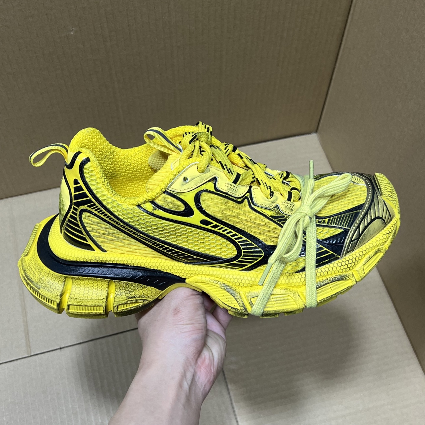 福利特价 
 Balenciaga 巴黎世家 3XL 颜色自取
货号：性价比
尺码：35 36 37 3
