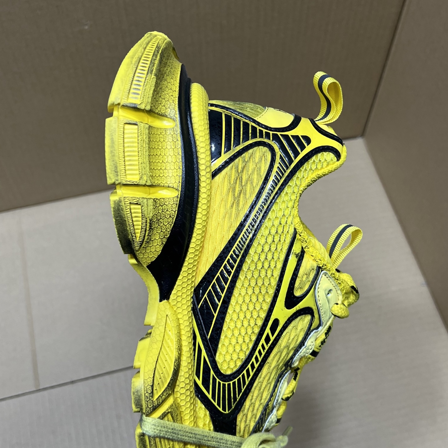 福利特价 
 Balenciaga 巴黎世家 3XL 颜色自取
货号：性价比
尺码：35 36 37 3