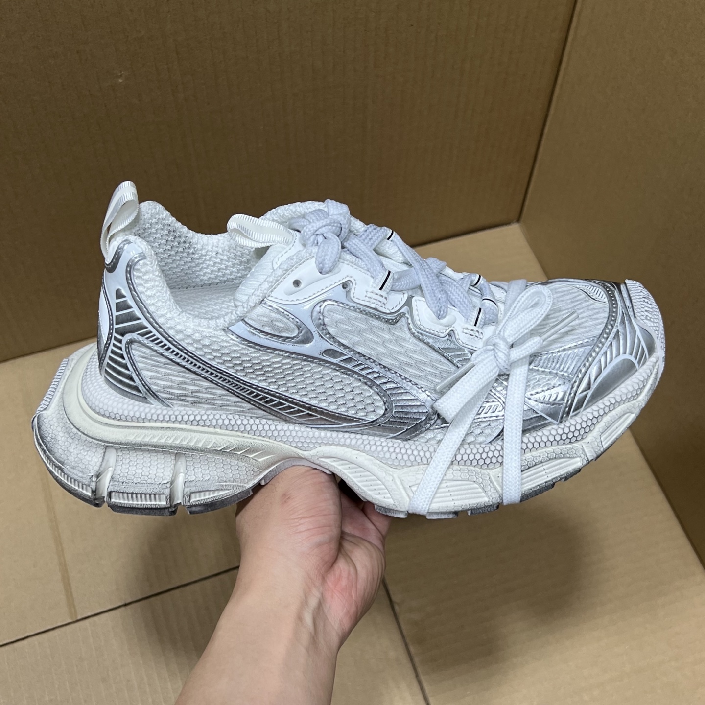 福利特价 
 Balenciaga 巴黎世家 3XL 颜色自取
货号：性价比
尺码：35 36 37 3