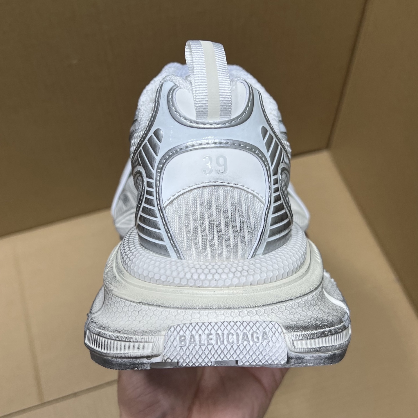 福利特价 
 Balenciaga 巴黎世家 3XL 颜色自取
货号：性价比
尺码：35 36 37 3