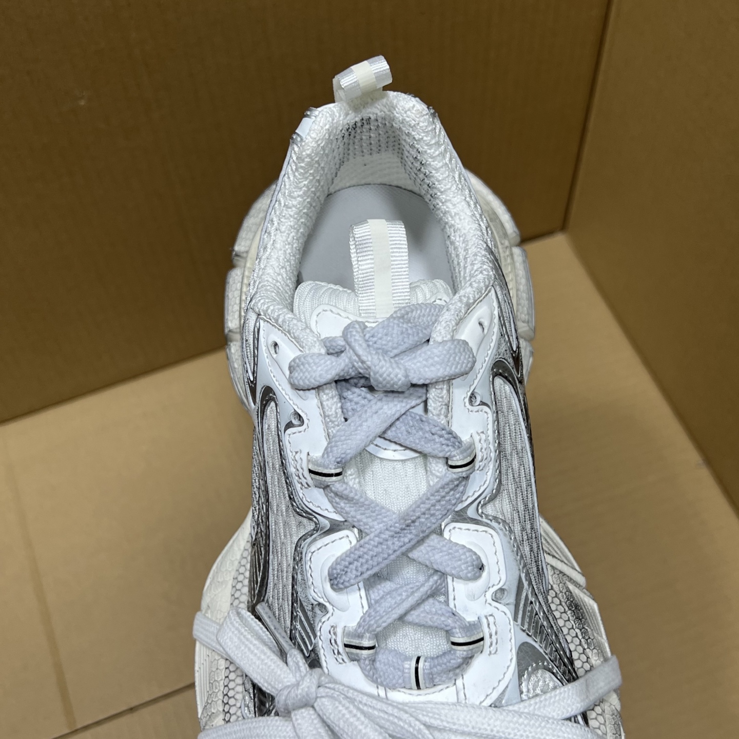 福利特价 
 Balenciaga 巴黎世家 3XL 颜色自取
货号：性价比
尺码：35 36 37 3