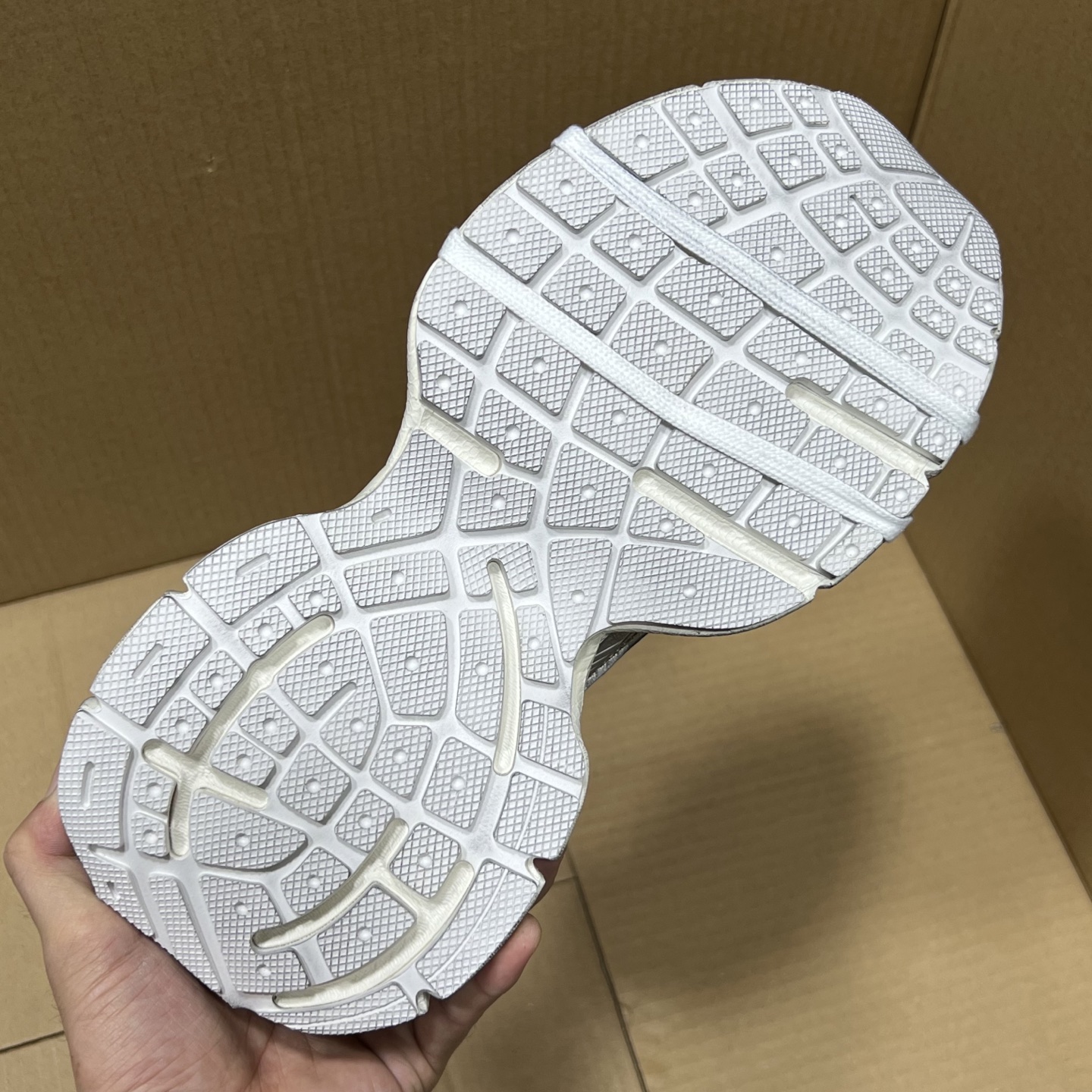 福利特价 
 Balenciaga 巴黎世家 3XL 颜色自取
货号：性价比
尺码：35 36 37 3