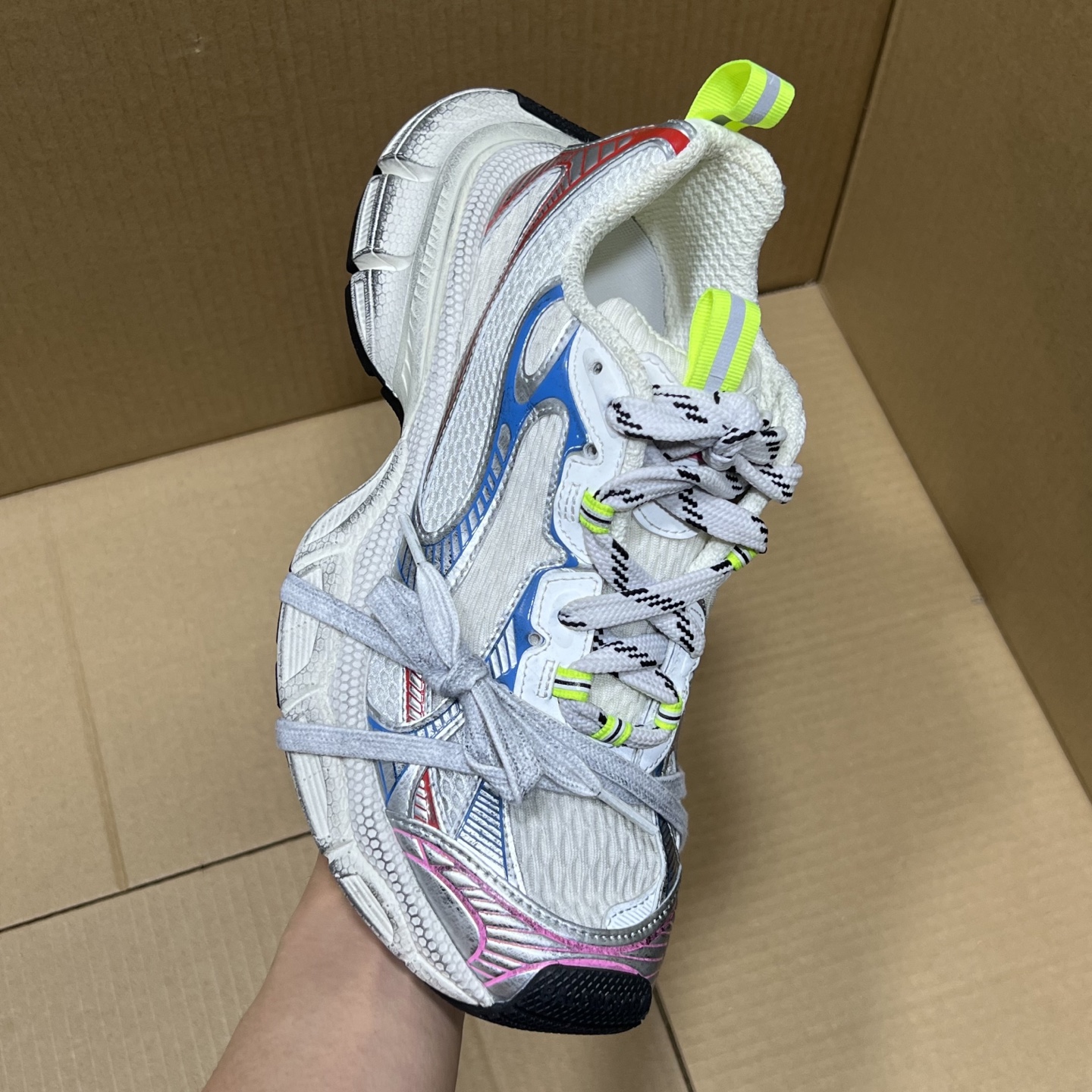 福利特价 
 Balenciaga 巴黎世家 3XL 颜色自取
货号：性价比
尺码：35 36 37 3