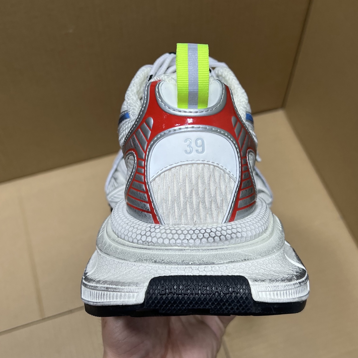 福利特价 
 Balenciaga 巴黎世家 3XL 颜色自取
货号：性价比
尺码：35 36 37 3