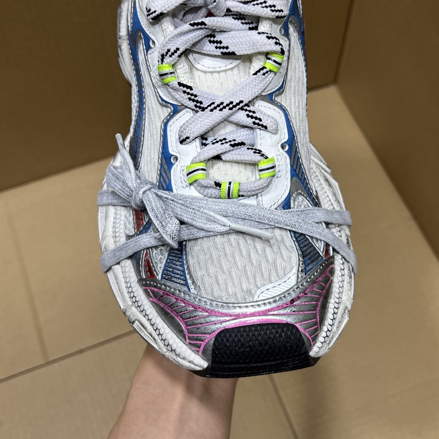 福利特价 
 Balenciaga 巴黎世家 3XL 颜色自取
货号：性价比
尺码：35 36 37 3