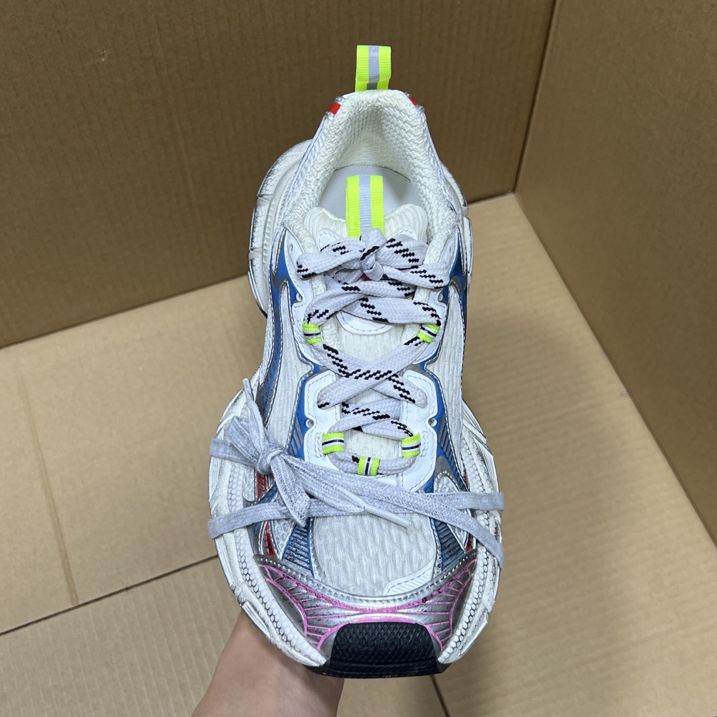 福利特价 
 Balenciaga 巴黎世家 3XL 颜色自取
货号：性价比
尺码：35 36 37 3