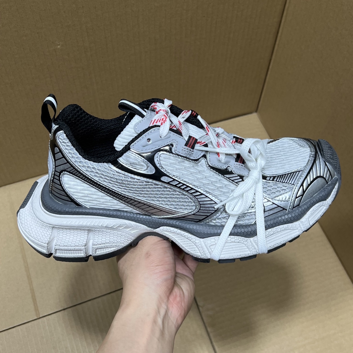 福利特价 
 Balenciaga 巴黎世家 3XL 颜色自取
货号：性价比
尺码：35 36 37 3