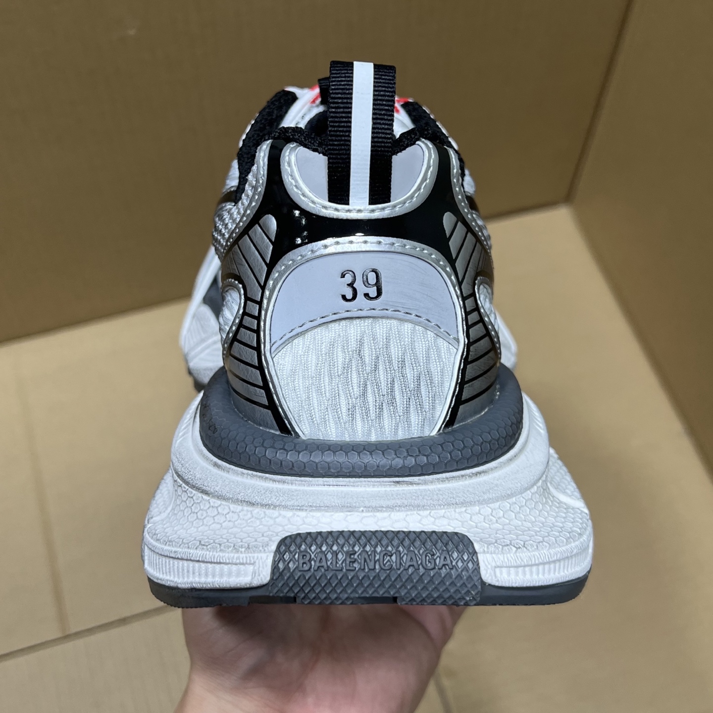 福利特价 
 Balenciaga 巴黎世家 3XL 颜色自取
货号：性价比
尺码：35 36 37 3