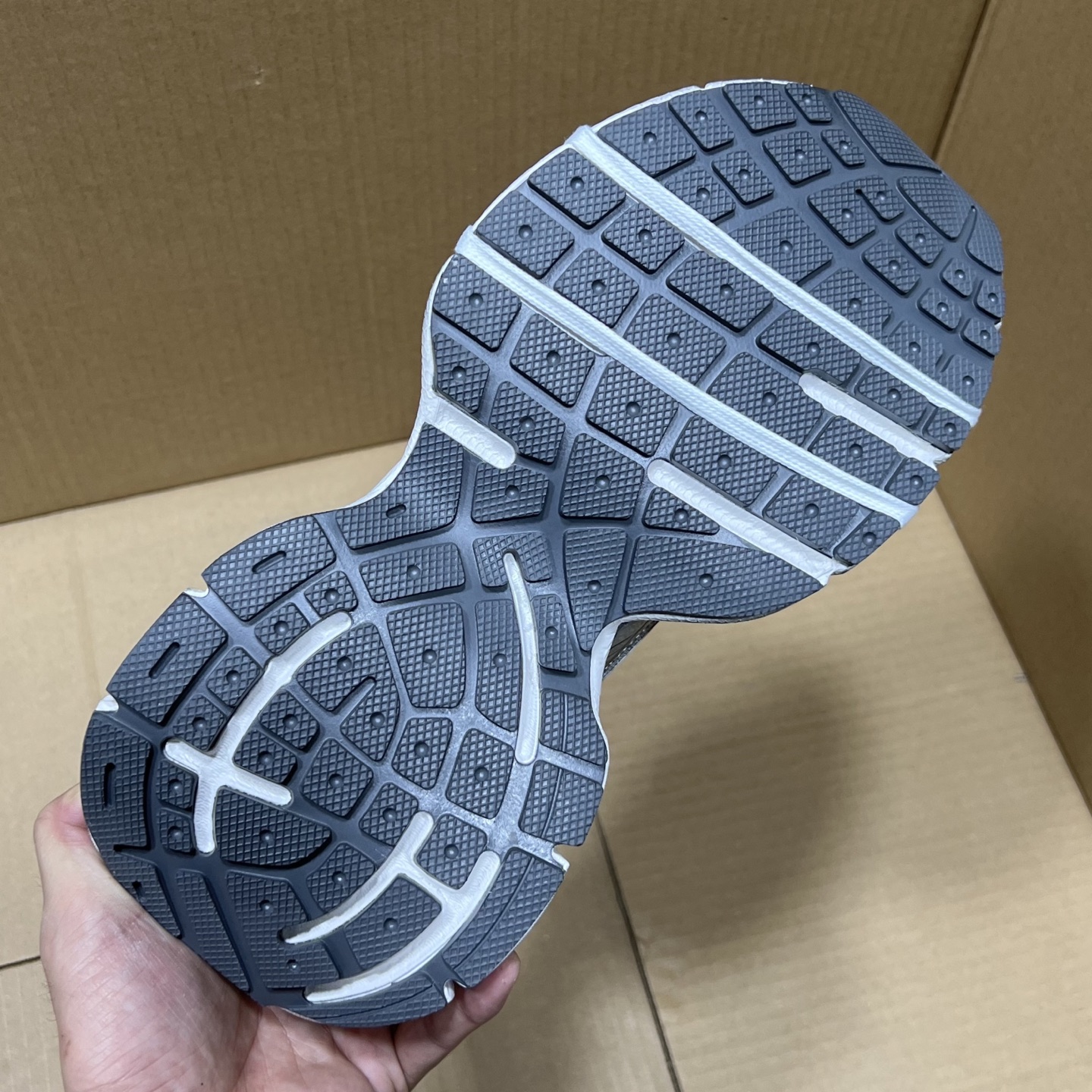 福利特价 
 Balenciaga 巴黎世家 3XL 颜色自取
货号：性价比
尺码：35 36 37 3